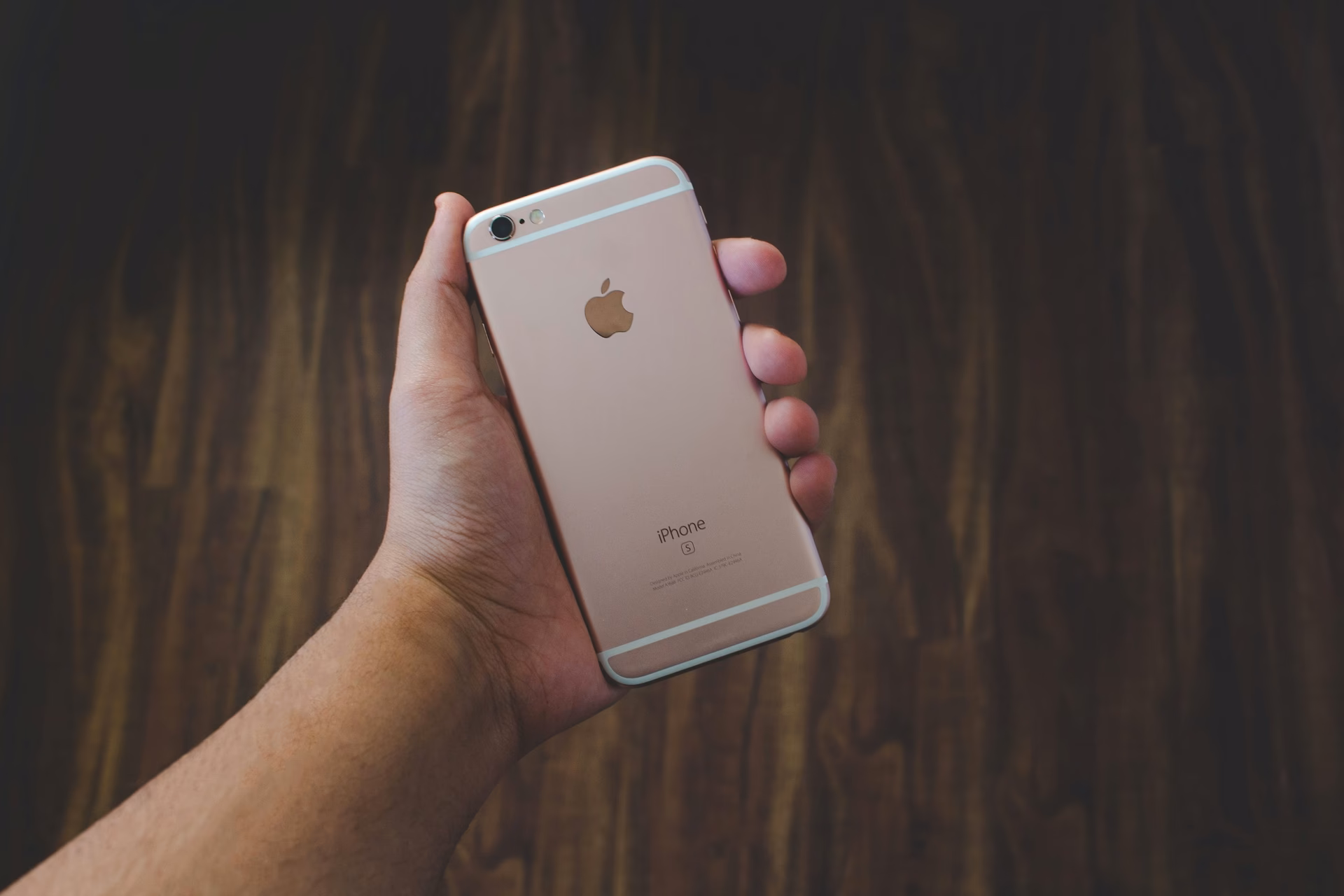 What are the specs of Apple iPhone 6 (16GB)?