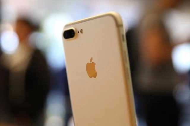 Is Apple iPhone 5S available in any online store?