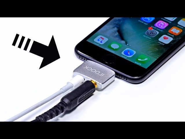 When was the last iPhone without a headphone jack?