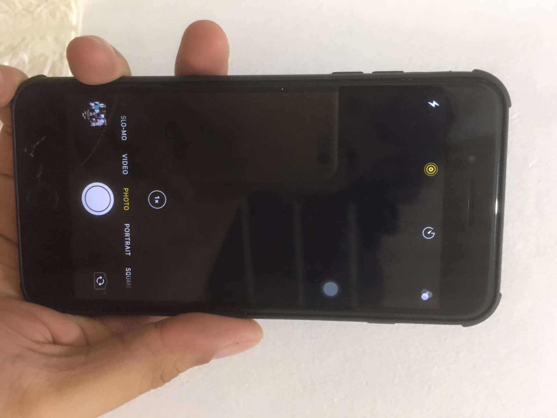 How to fix a black iPhone 8 (Plus) screen?