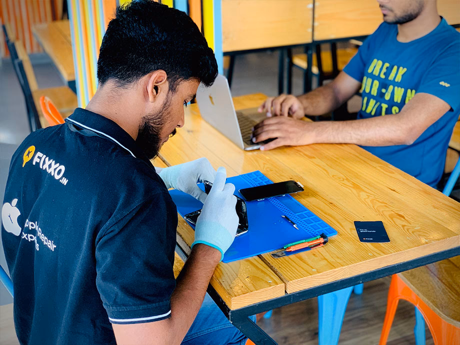 Why should you hire a professional iphone repair service in Bangalore?