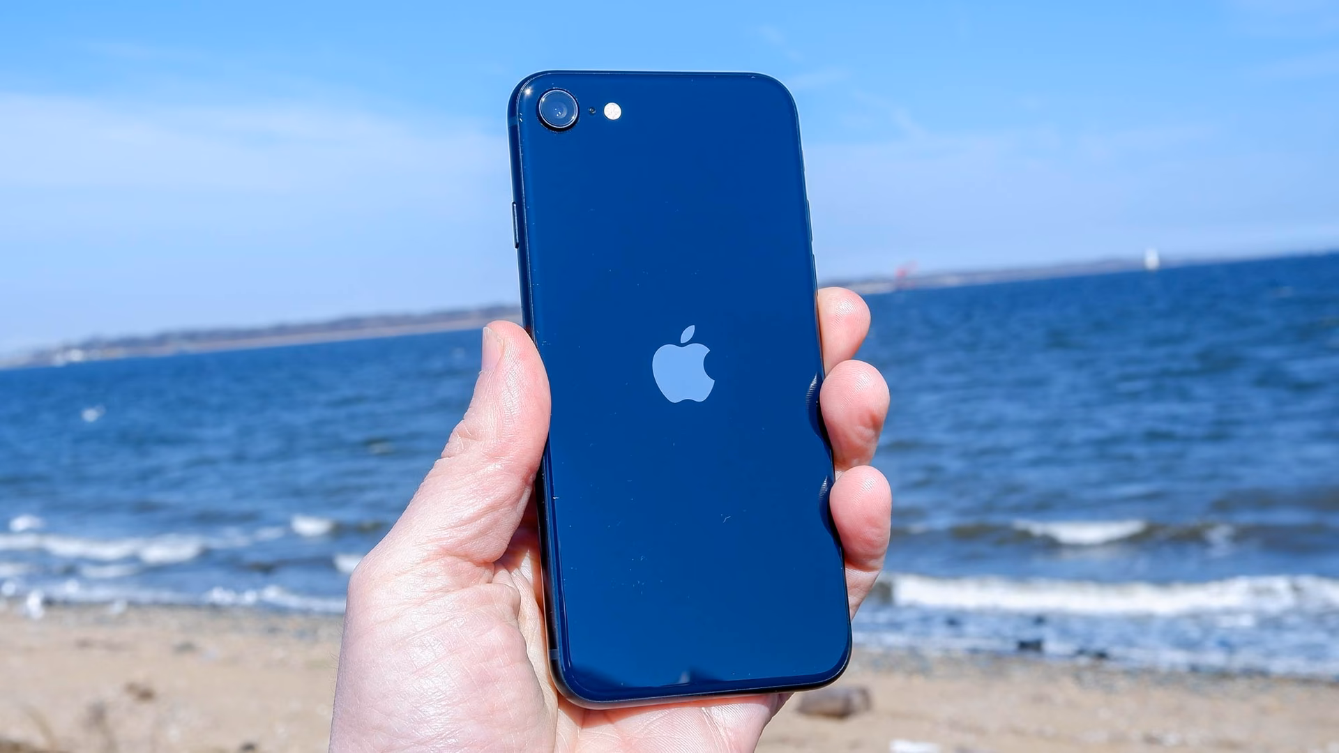 Does the iPhone SE 2022 support 18W charging?