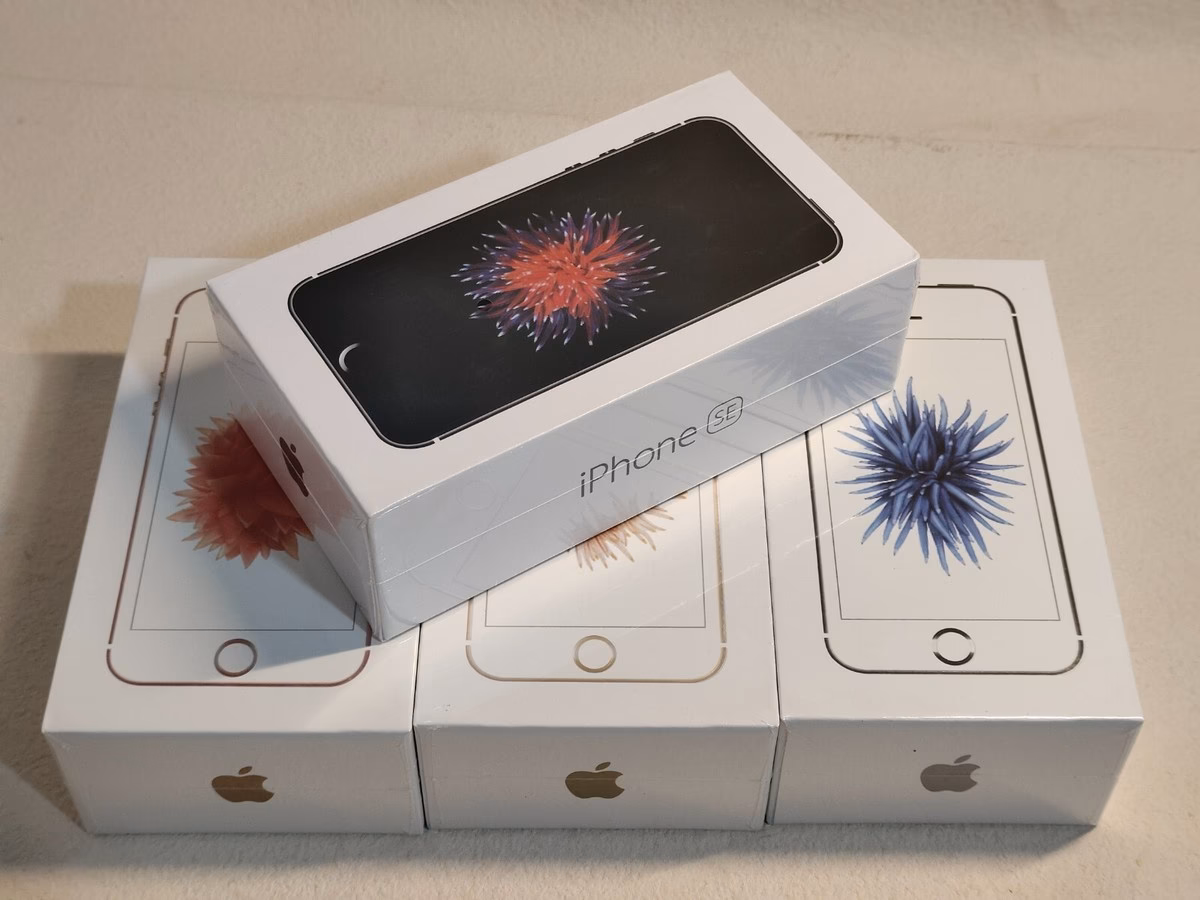 How much does the iPhone SE 3 cost?