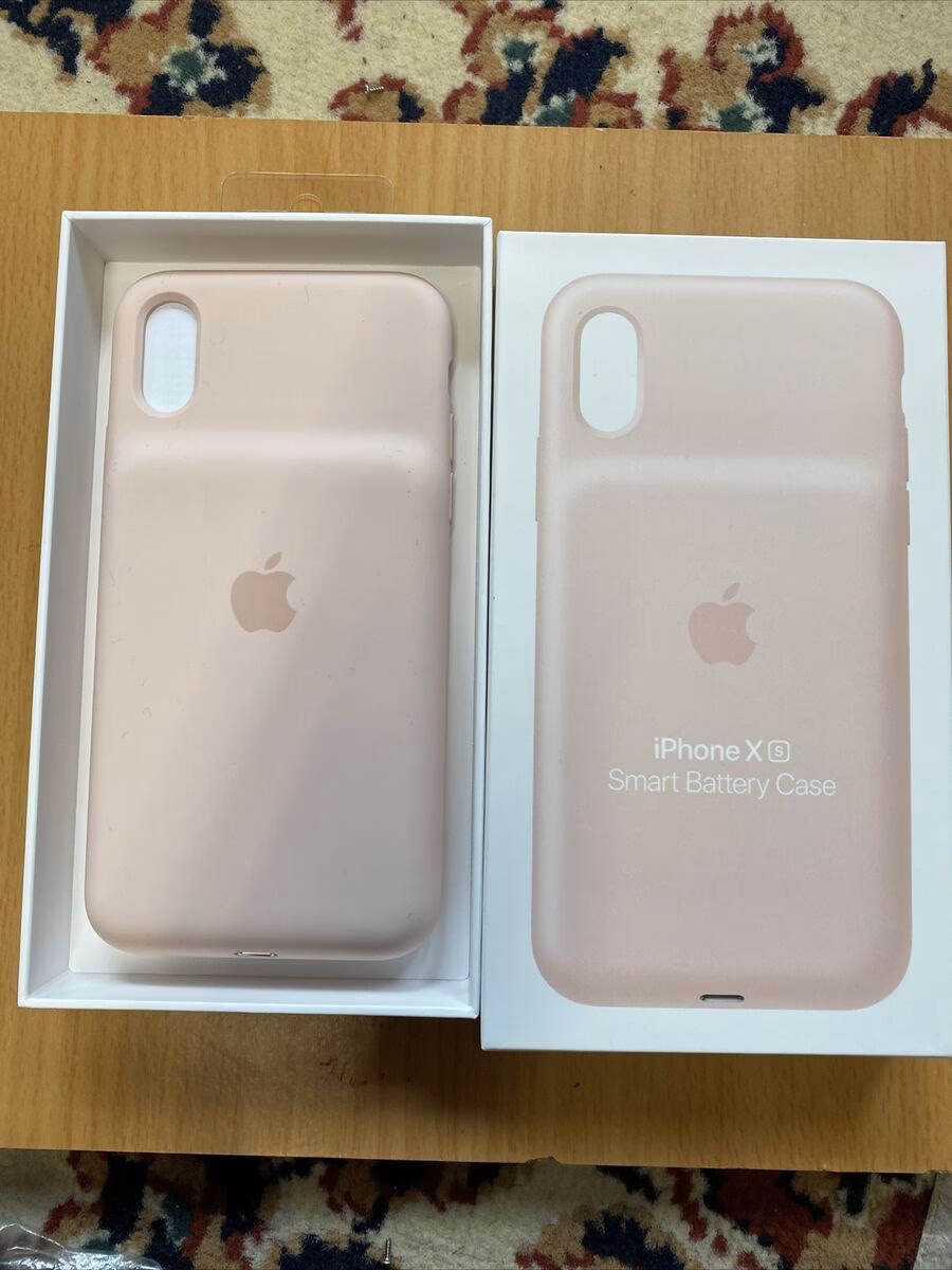 Does the iPhone XR have a smart battery case?
