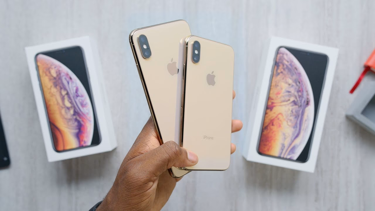 What's in the iPhone XS box?