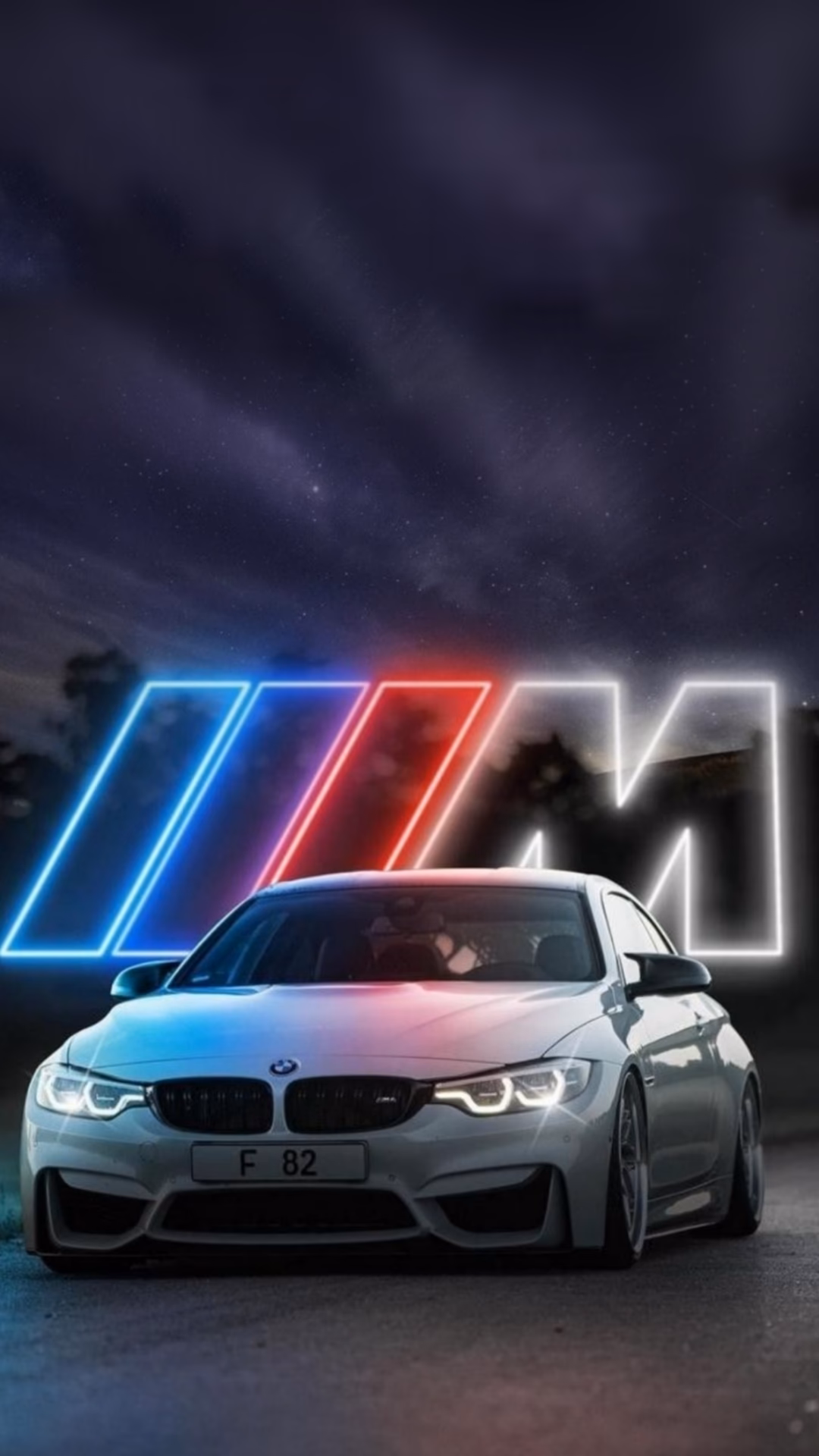 What are BMW live wallpapers?