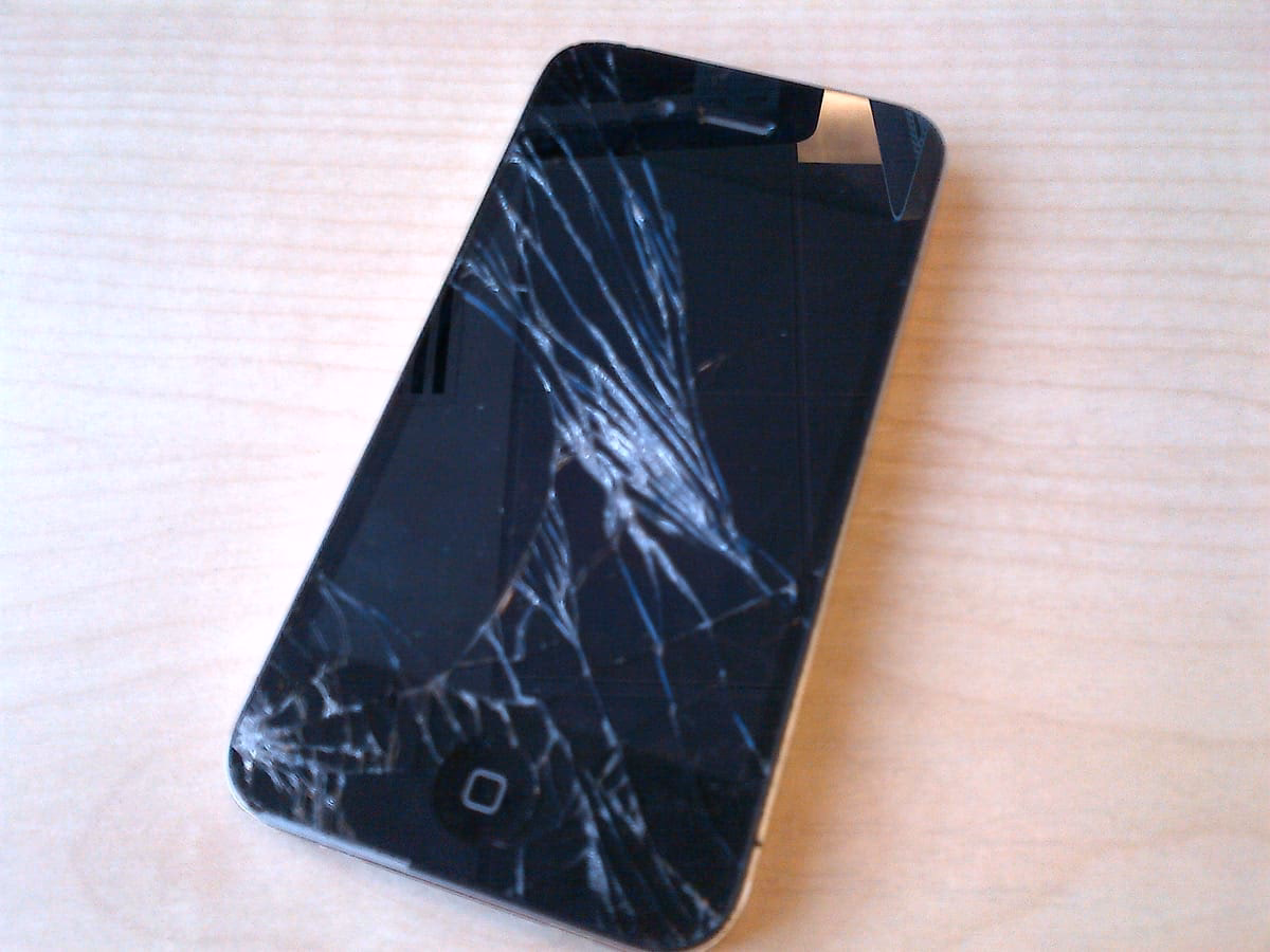 How do I remove the back of my iPhone 4?