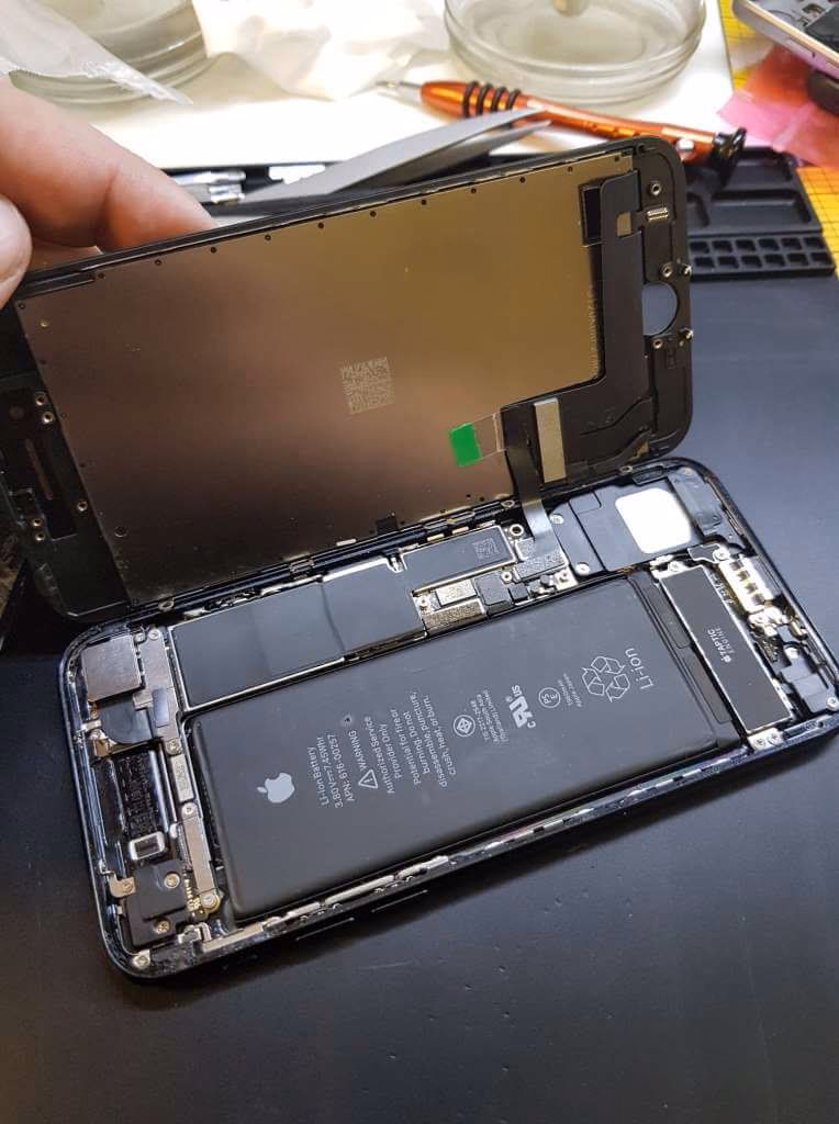 Jak opravit iPhone 7?