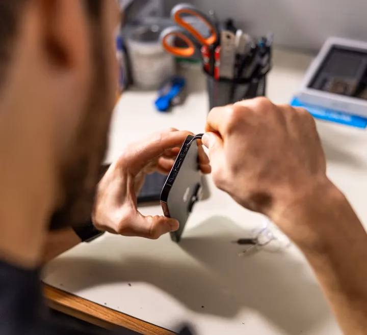 Can you repair an old iPhone?