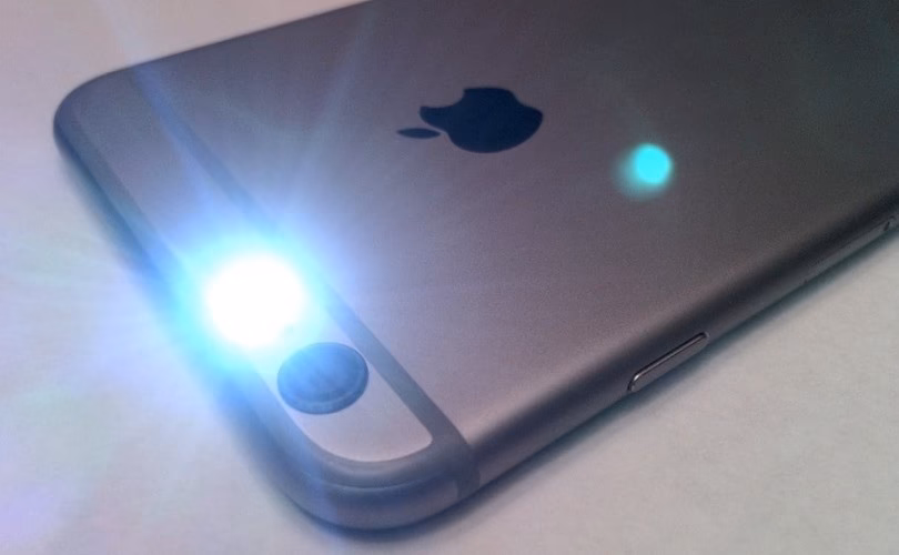 Does iPhone have a flashlight?
