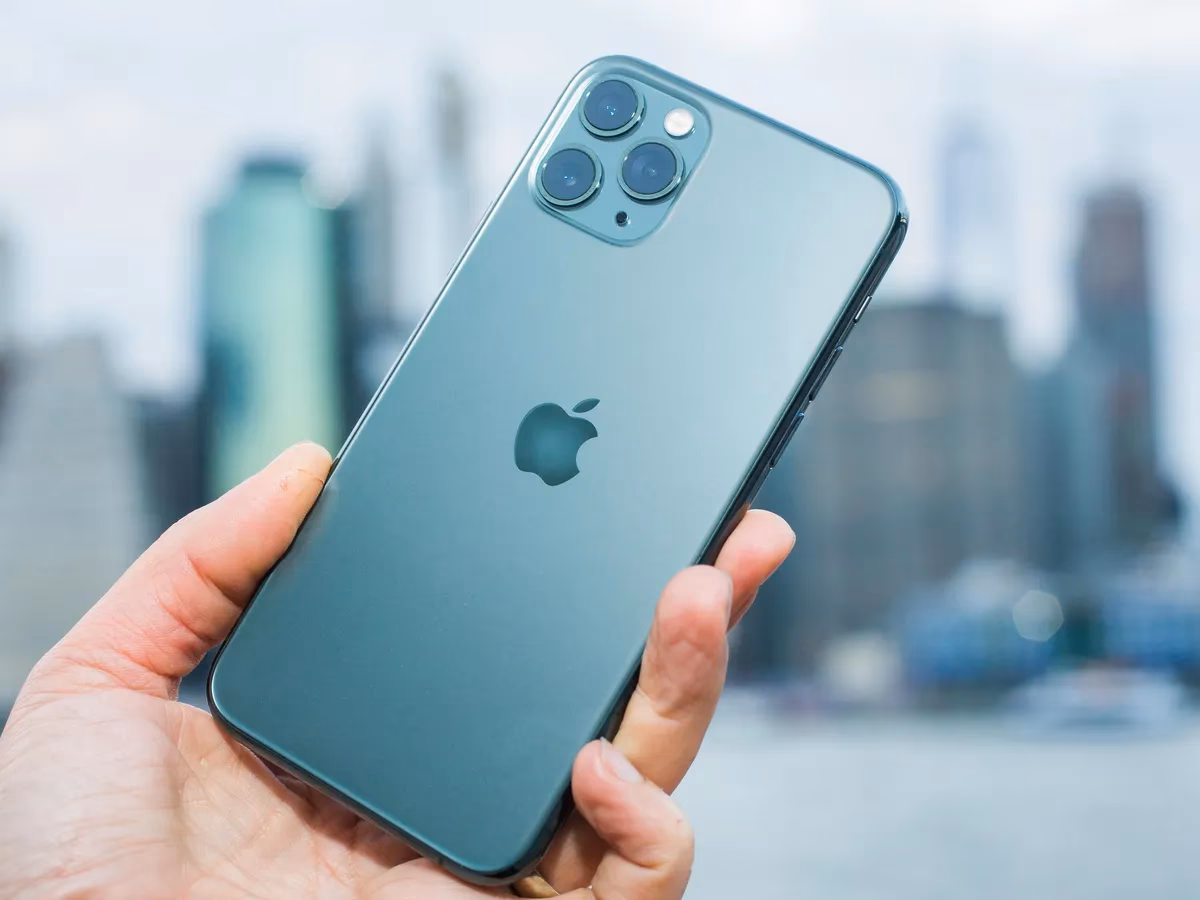 How long do iPhone 11 software updates last?