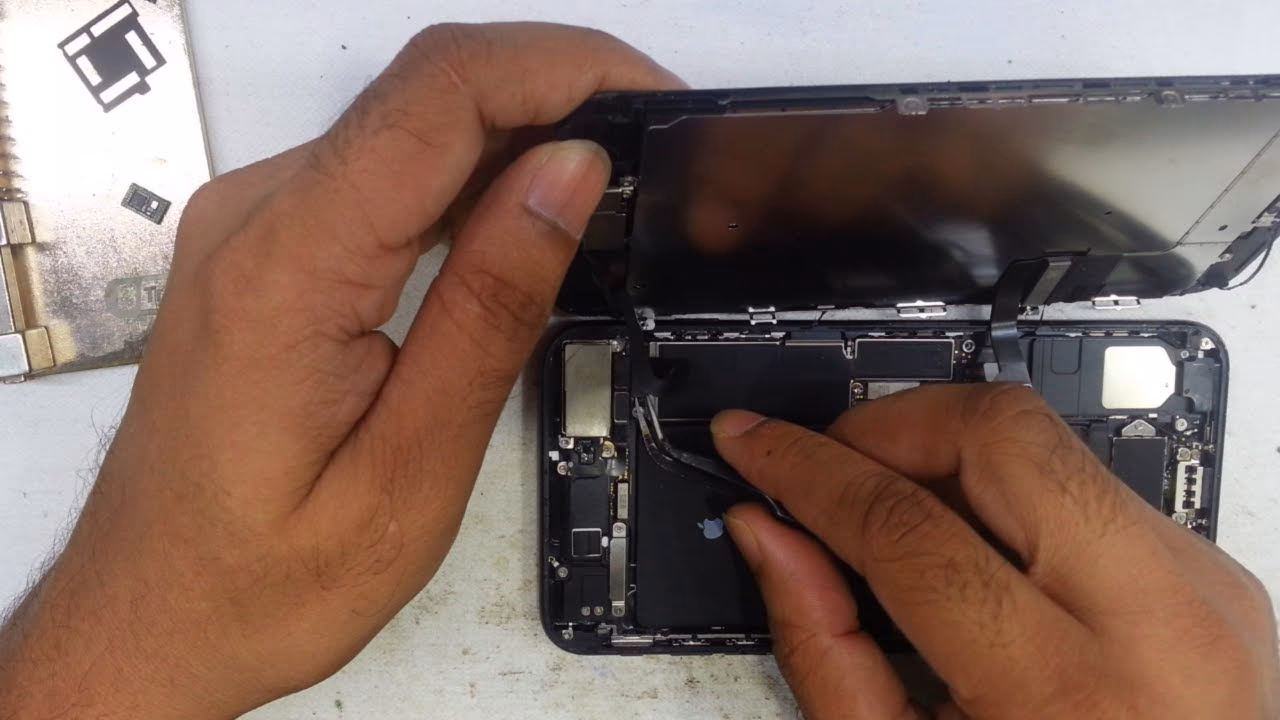 Can iPhone 7 be open without damage?