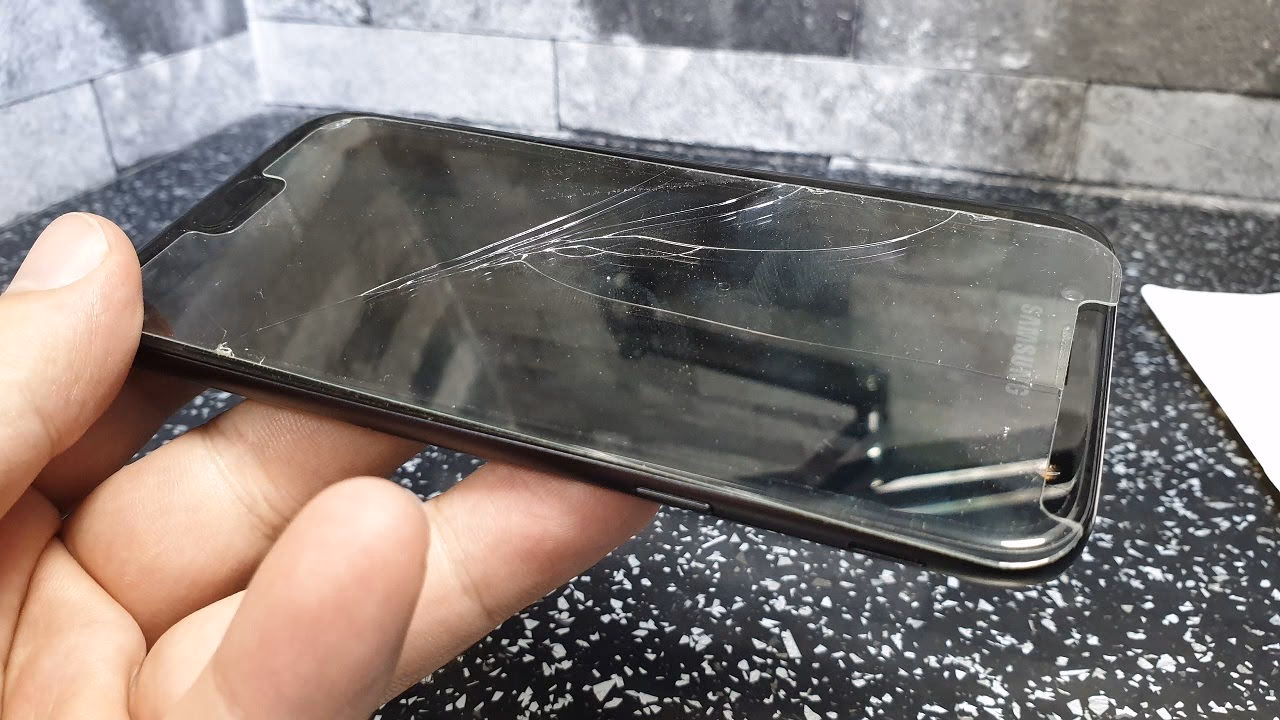 How to remove a glass screen protector from an iPhone?