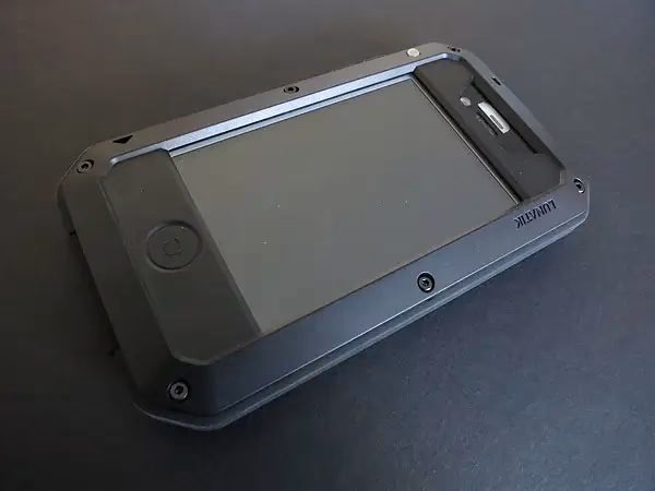 Is Lunatik Taktik 360 extreme iPhone 5 5s SE compatible with isight?