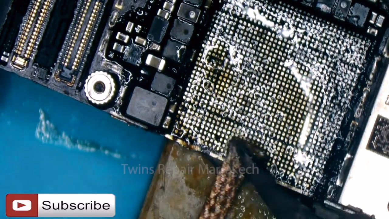 What operating system does the iPhone 6s have?