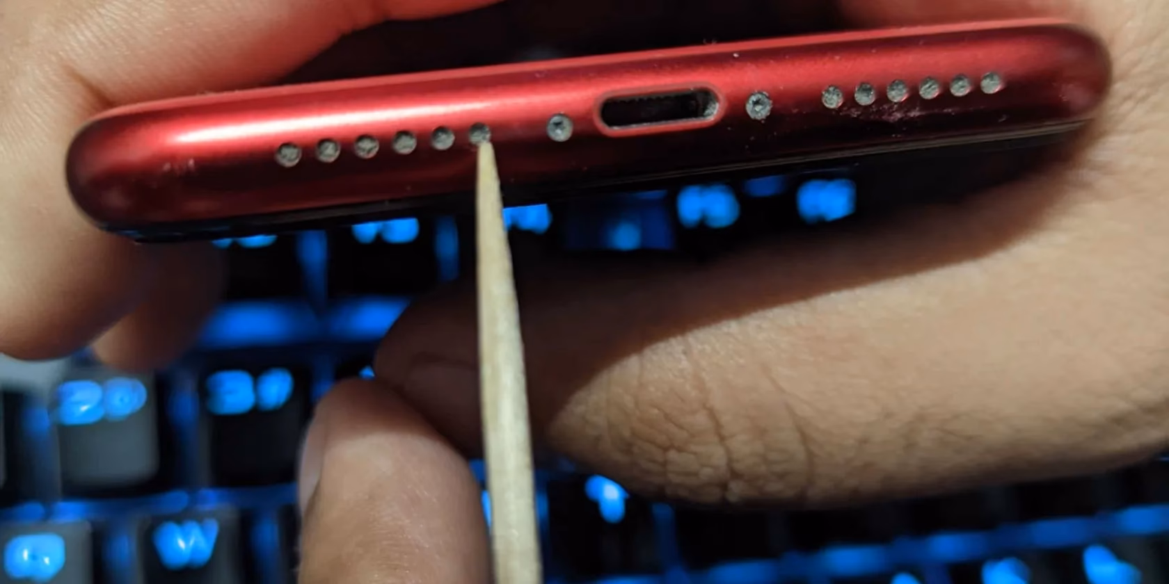 How do you clean speaker holes on a Samsung phone?