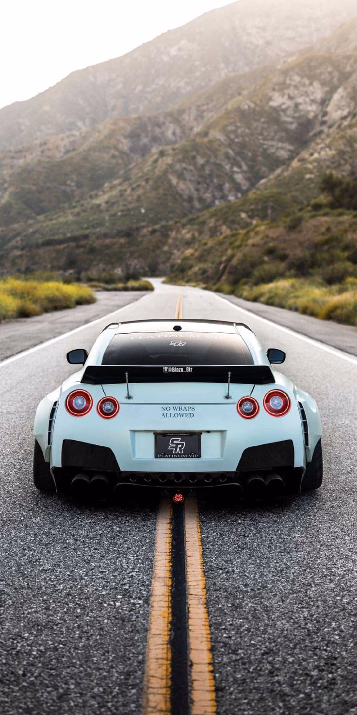 How many GTR iPhone wallpapers are there?