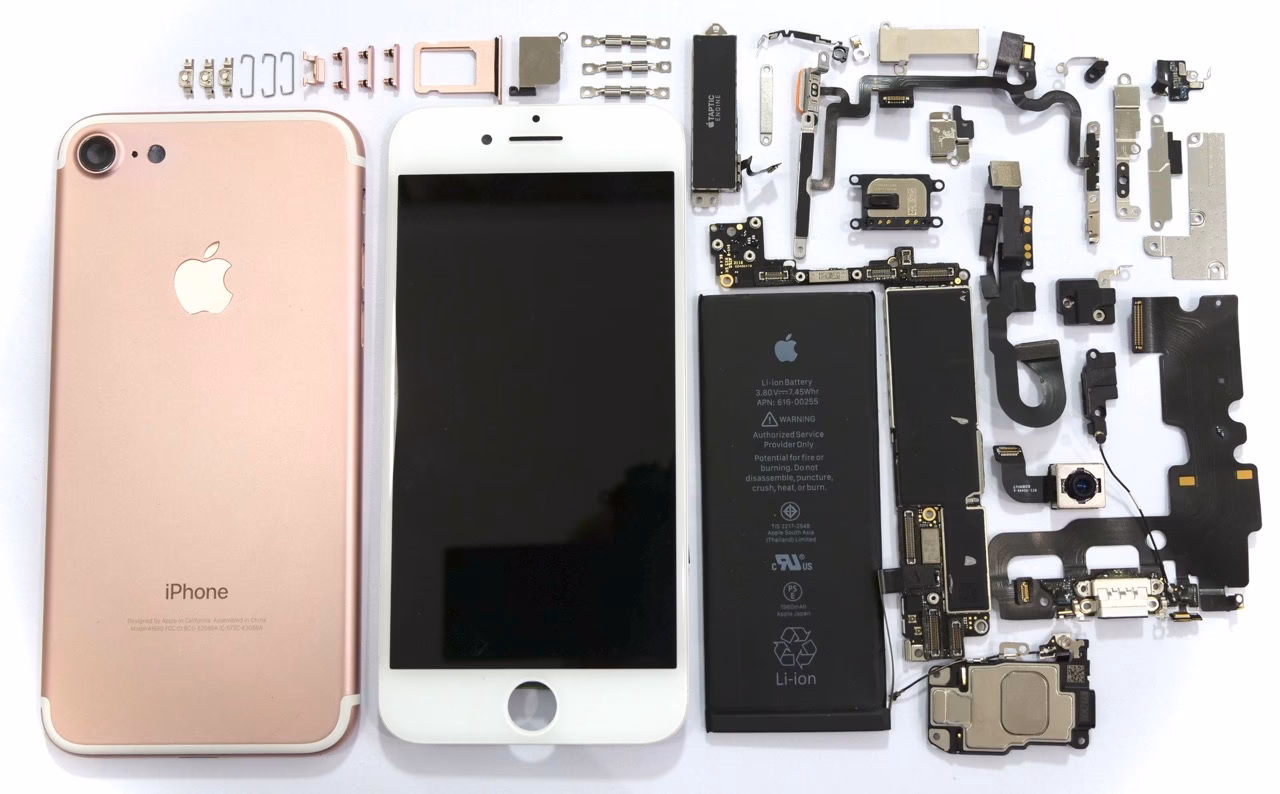 How many parts are in an iPhone?