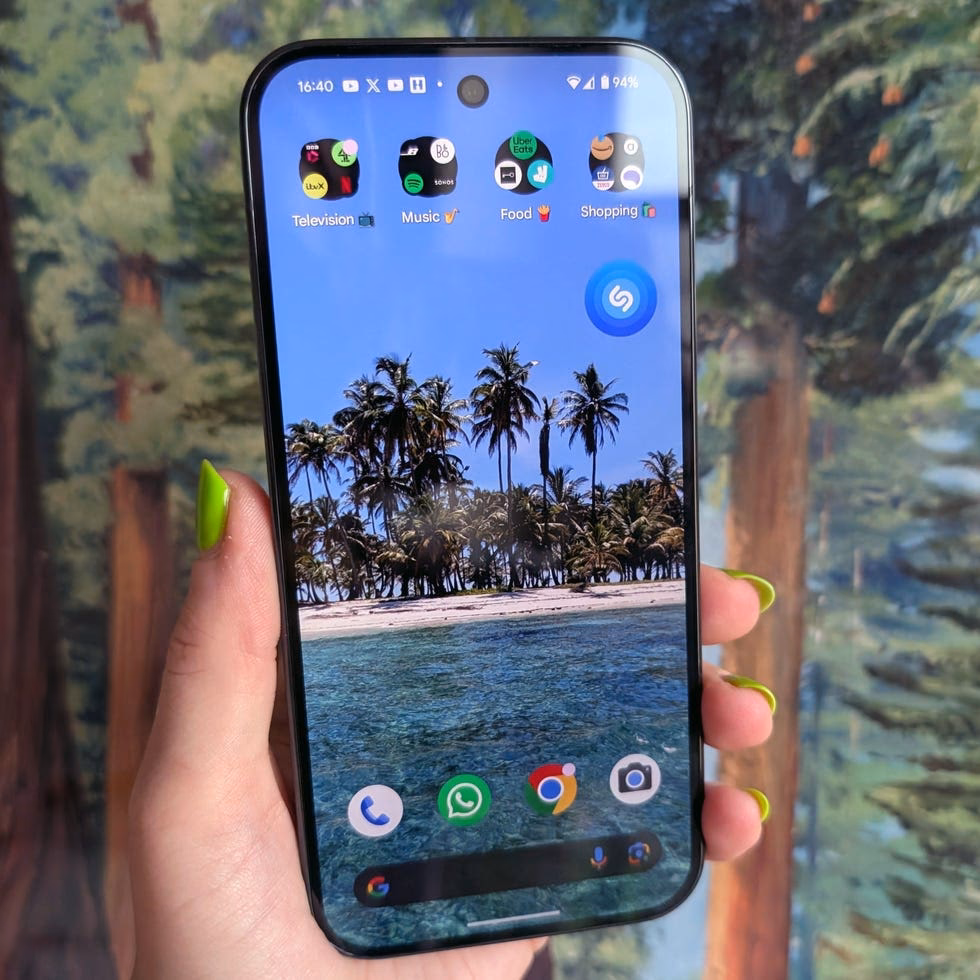 Is the iPhone SE a small phone for short fingers?