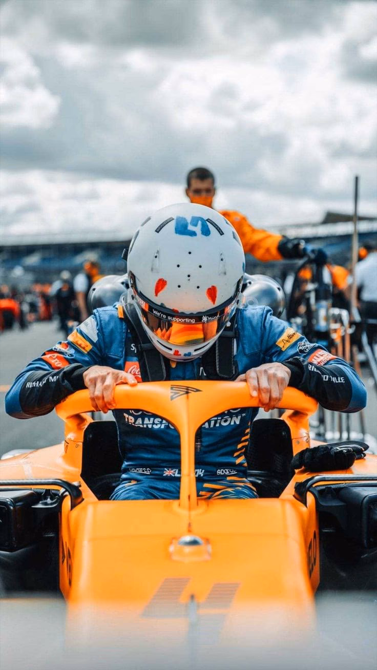 How many Lando Norris wallpapers are there?