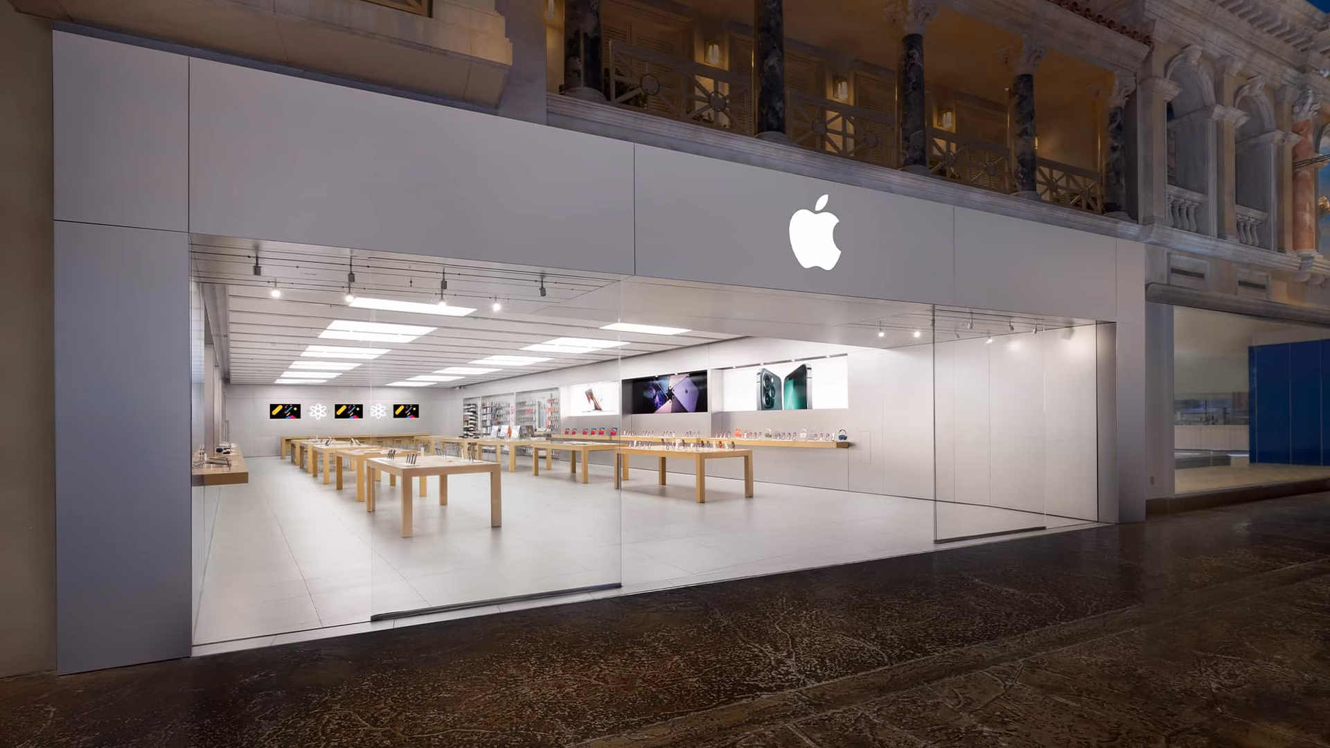 What is the Apple Store?