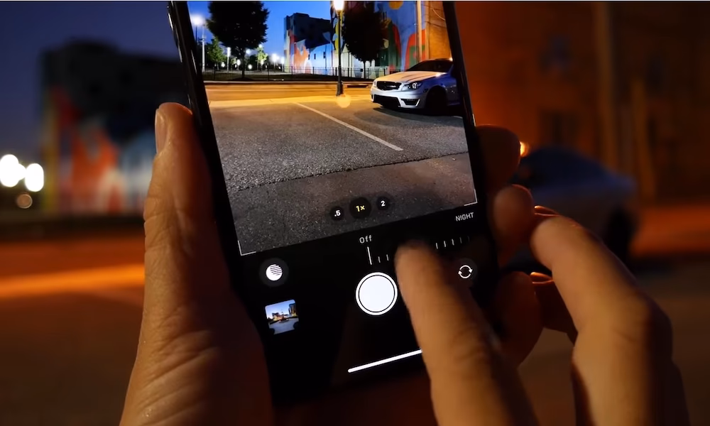 Does iPhone XS have Night Mode?