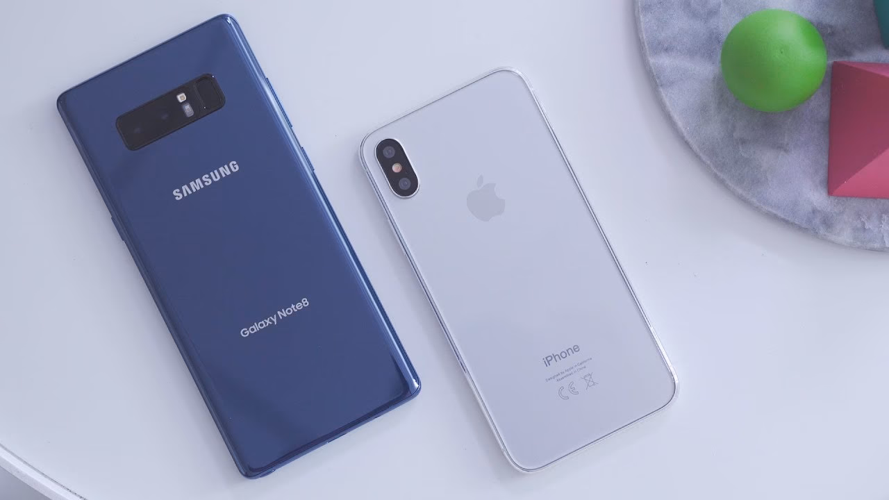 What is the difference between iPhone 8 and iPhone 8 Plus?