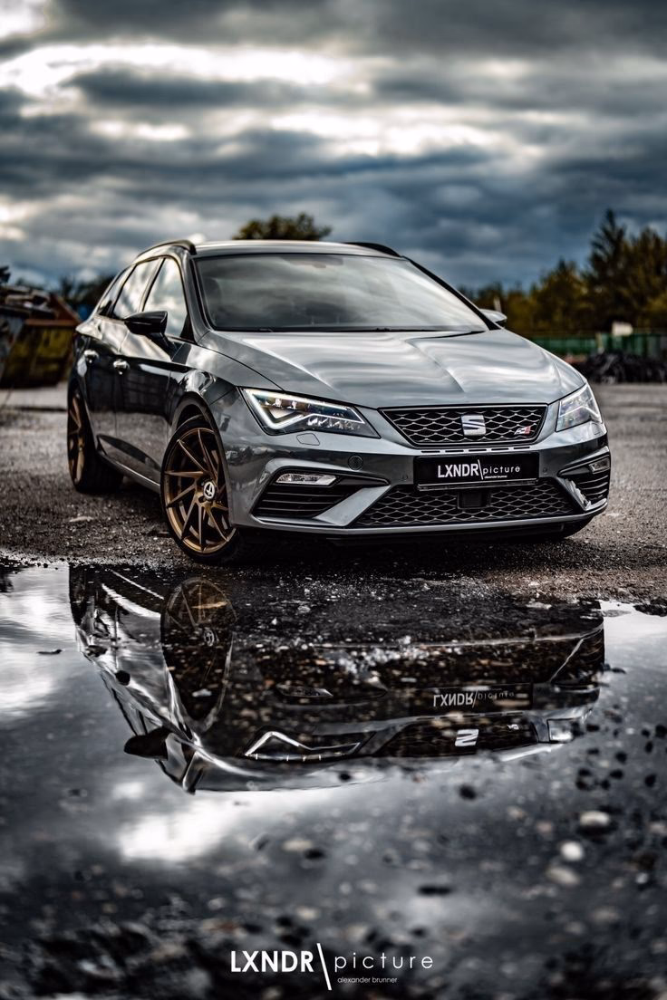 How many SEAT Cupra wallpapers are there?